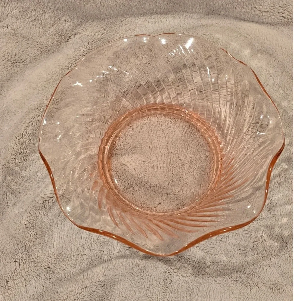 Vintage Imperial Pink Depression Twisted Optic Ruffled Bowl‎